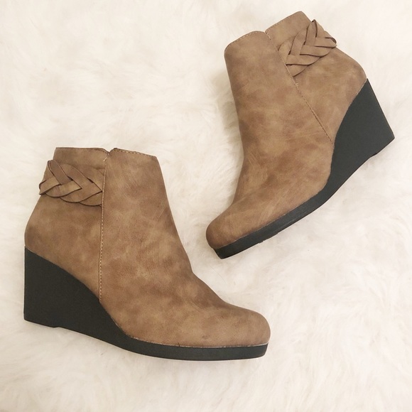lifestride wedge booties